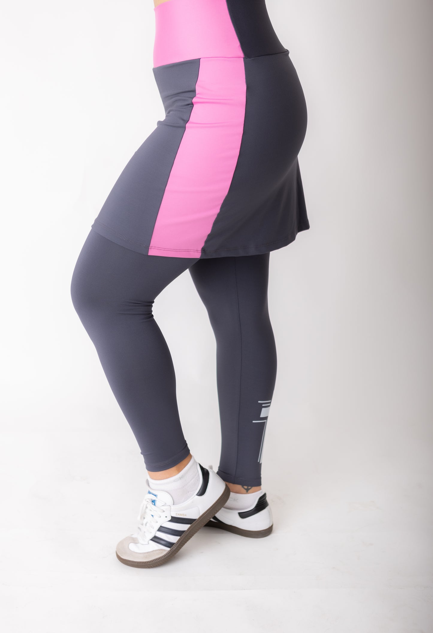 Moda Fitness Saia Calça Rosa e Cinza